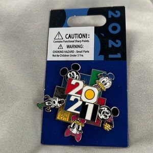 2021 Spinning Disneyland Pin NEW!